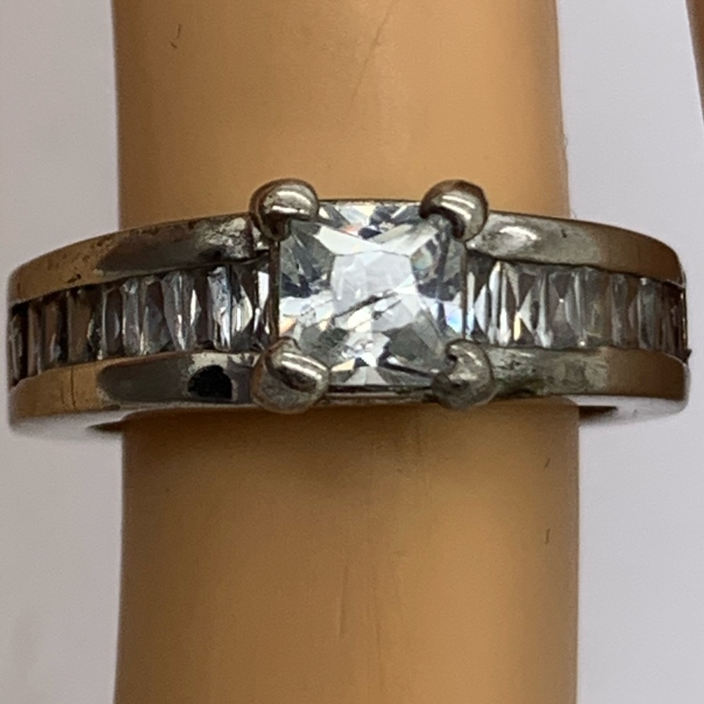 925. Sterling Vintage Gemstone Ring Size 6